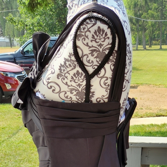 Black evening gown size 8 - Picture 5 of 16